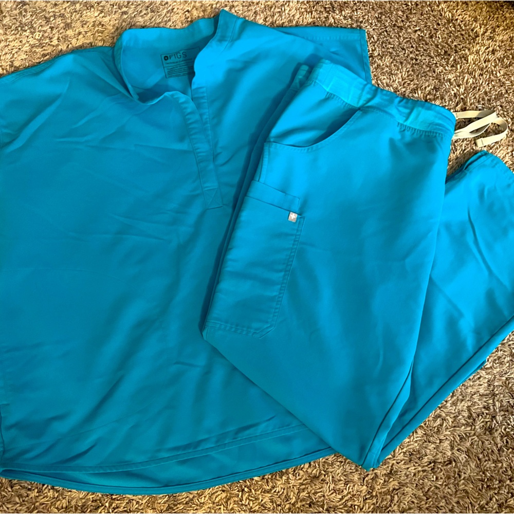 FIGS XXL scrub set